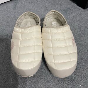 The North Face Cream Slippers